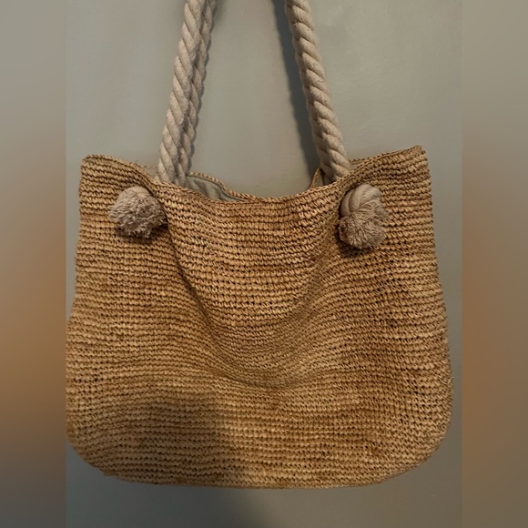 Oversized Straw Beach Bag w/Rope Handles - Picture 3 of 6